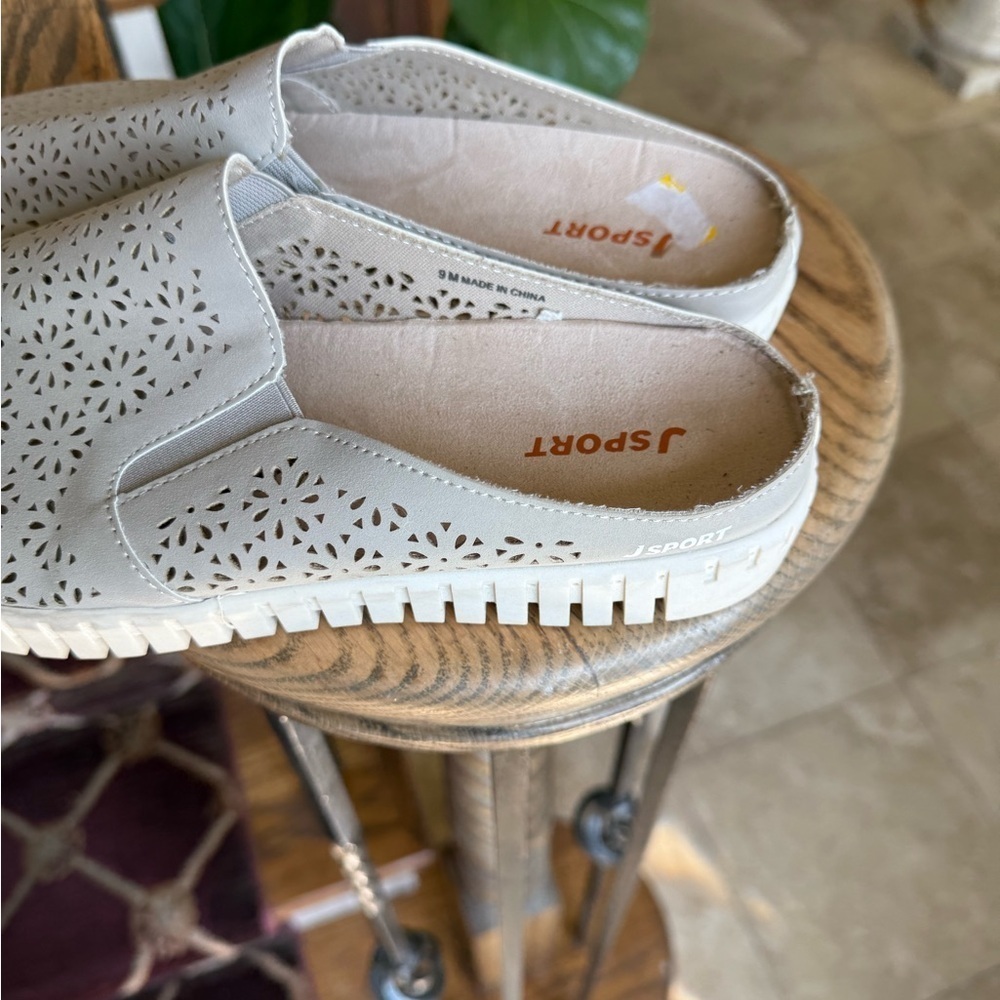 . J SPORT by JANBU ladies slides excellent condition size 9 grey. - Picture 4 of 11